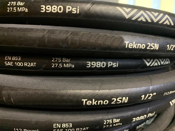 Cechy węży gumowych i termoplastycznych