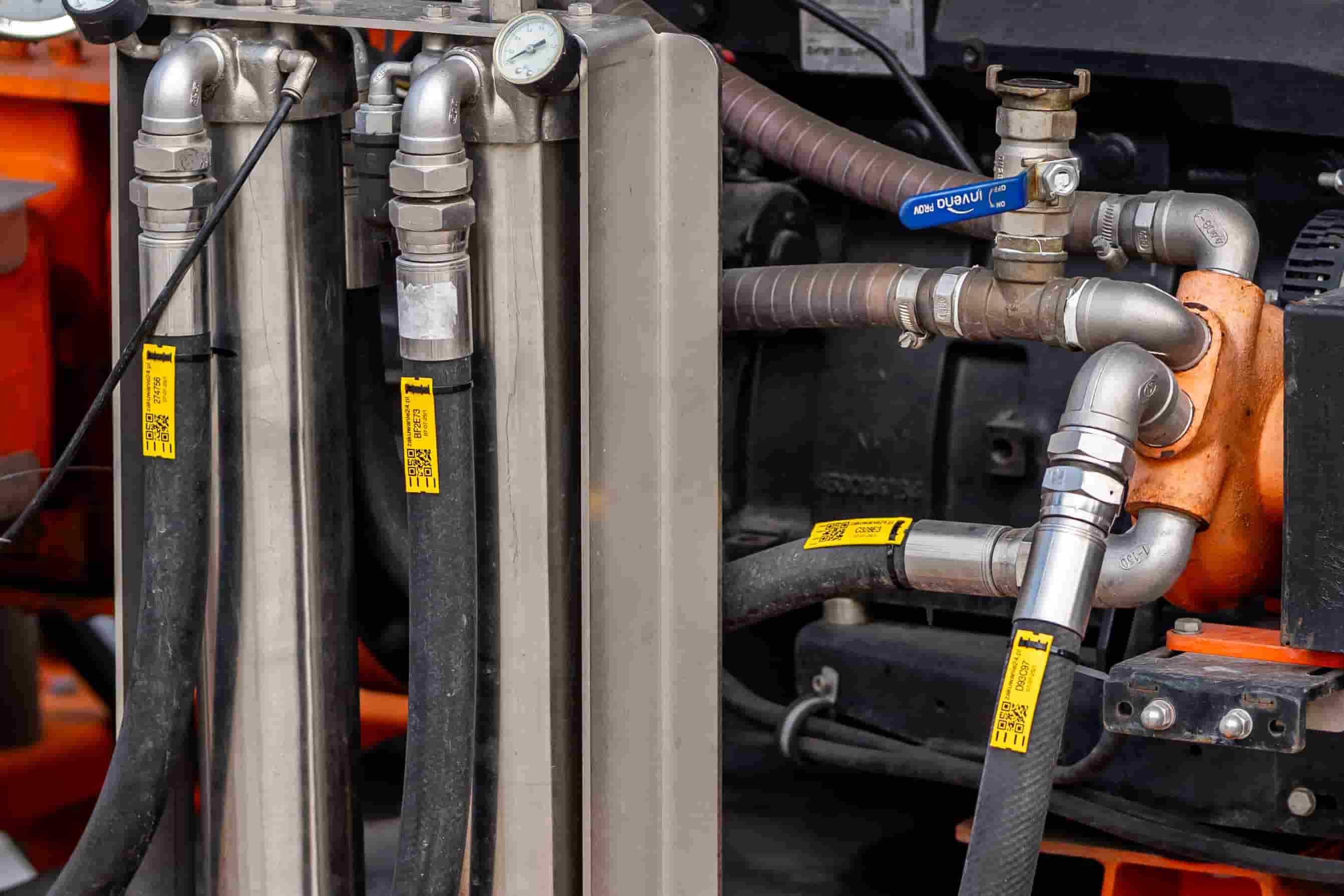 Przewody hydrauliczne z QR kodami  -  Zakuwanie24.pl Mielec